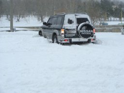 Nissan Patrol встрял